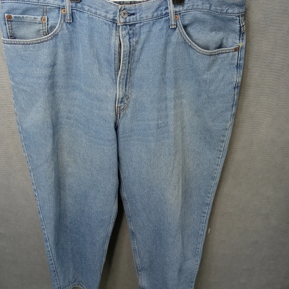 Levi's men's 550 comfort fit blue jeans. Sz 42x30. Rise 14